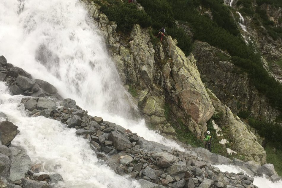 Objektívom: Turistov vo Vysokých Tatrách prekvapila búrka