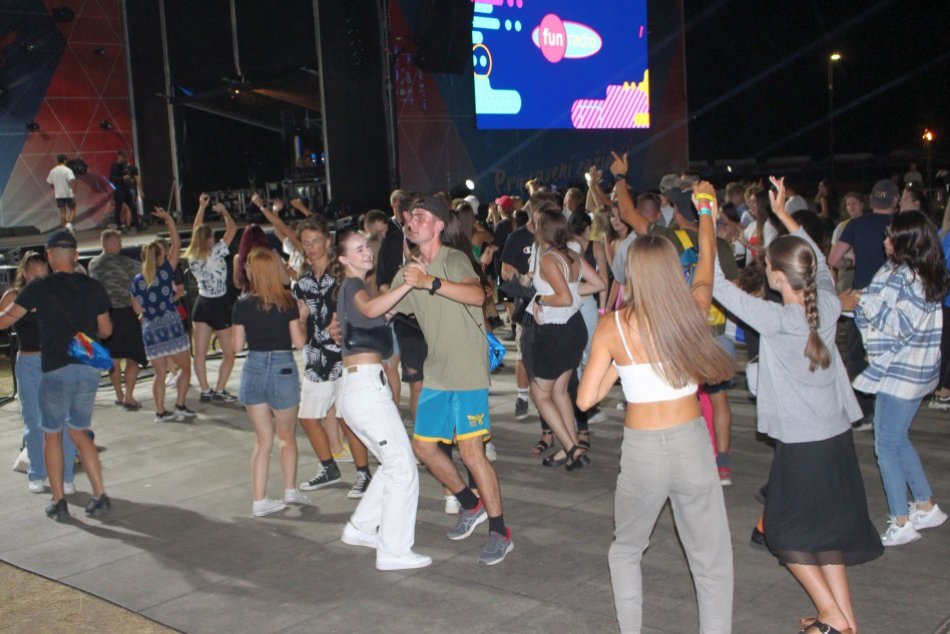 V OBRAZOCH: Mladí roztancovali FAN zónu v bystrickom parku