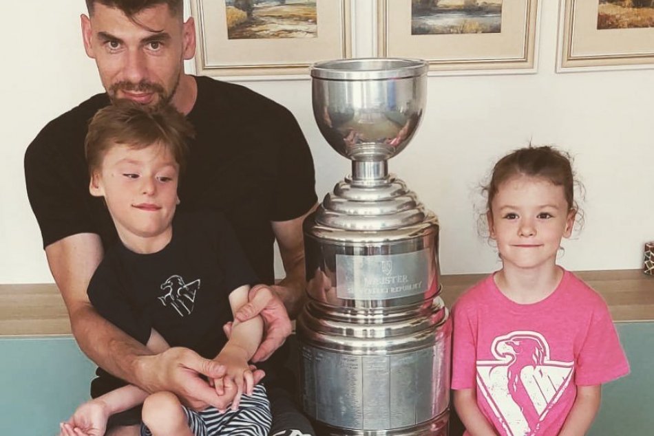 Hokejista Valach sa vzorne stará o syna Jerguša