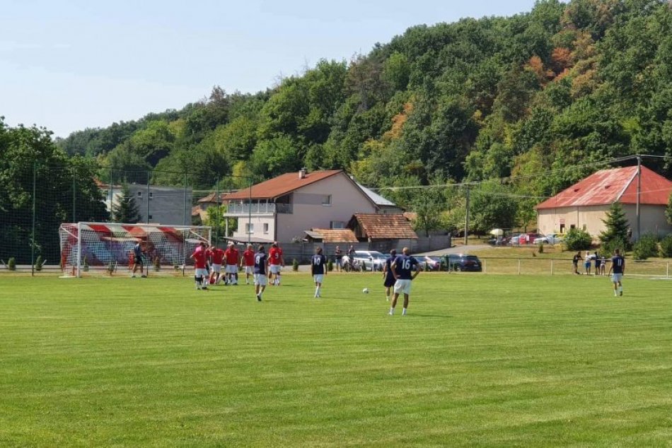 Minister obrany má fotku s Gizkou Oňovou