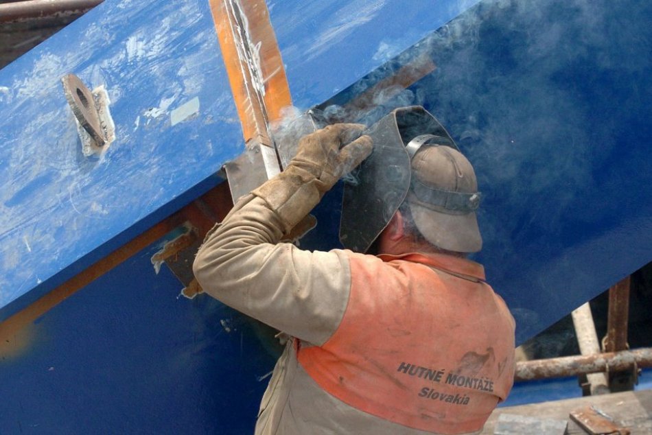 V OBRAZOCH: Stavba nového železničného mostu ponad Hron