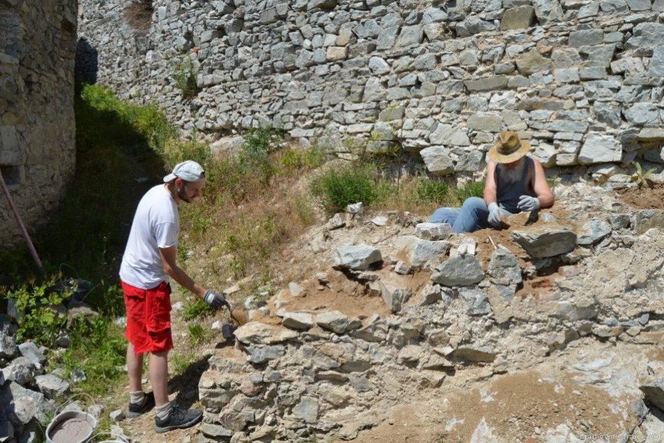 Práce na hrade Gýmeš