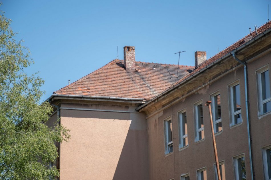 Nová strecha na ZŠ Krčméryho