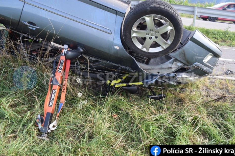 Pri nehode sa zranil cyklista a jeho malý syn