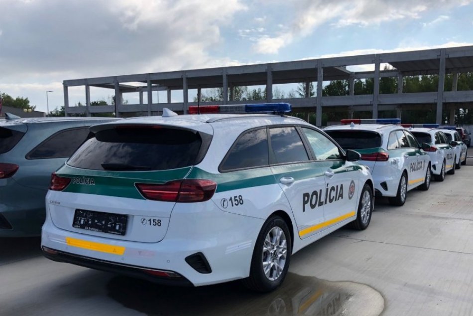 Polícia má k dispozícii šesťdesiat nových služobných áut