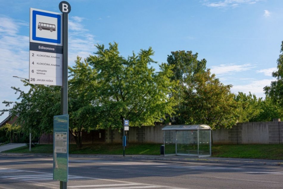 Na zastávkach MHD pribúdajú nové označníky