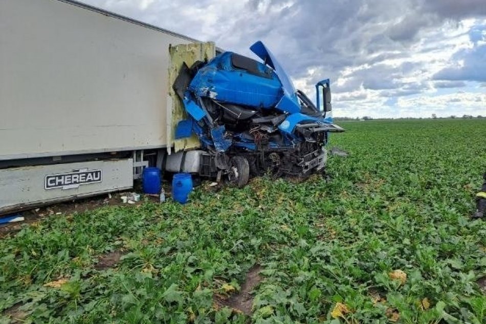 Vážna nehoda kamiónov na D1