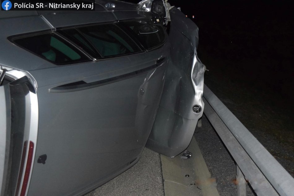 V OBRAZOCH: Pri tragickej nehode na R1 vyhasol život vodiča