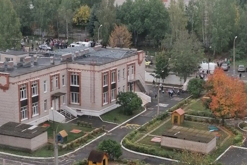 V ruskej škole zabíjal šialenec