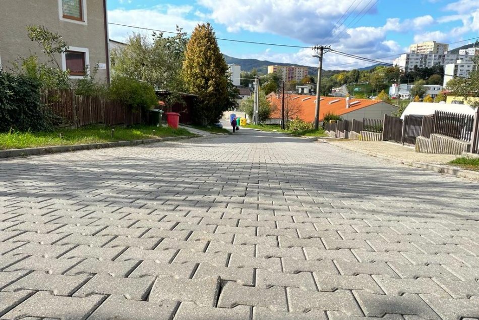 V OBRAZOCH: Dedinskú ulicu čakajú dopravné obmedzenia