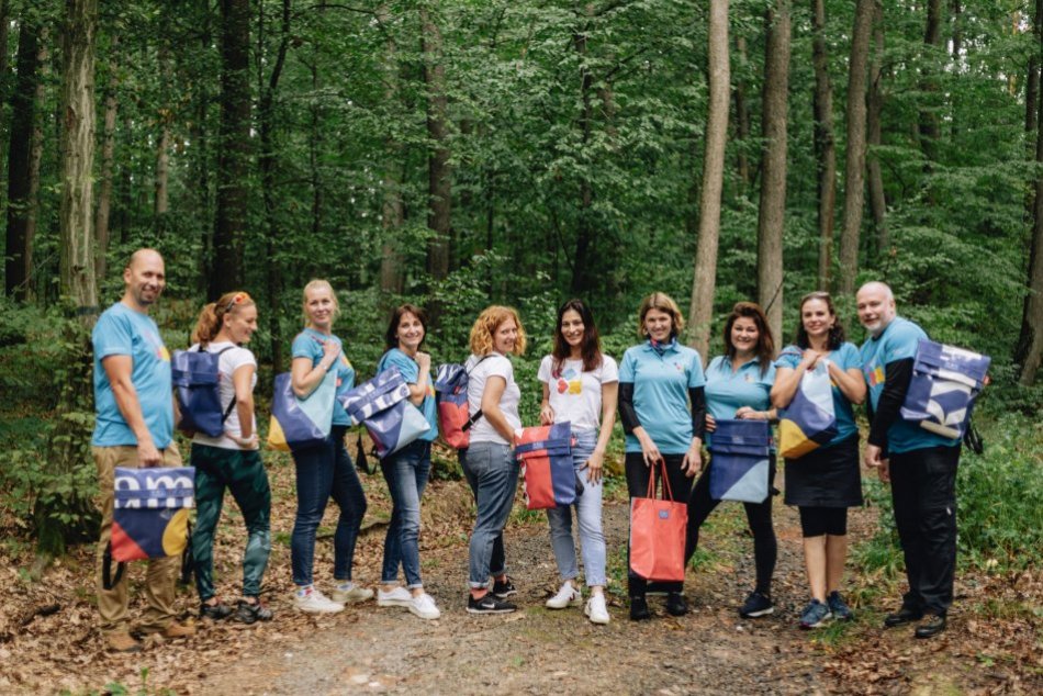 V OBRAZOCH: Upcyklovaný banner pomohol dobrej veci