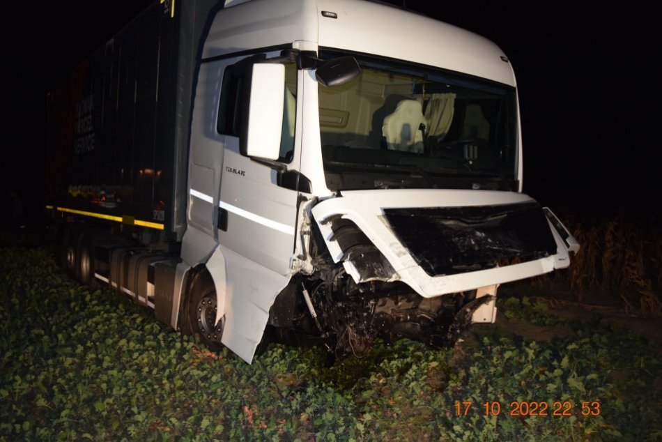 Pri čelnej zrážke zahynul mladý vodič