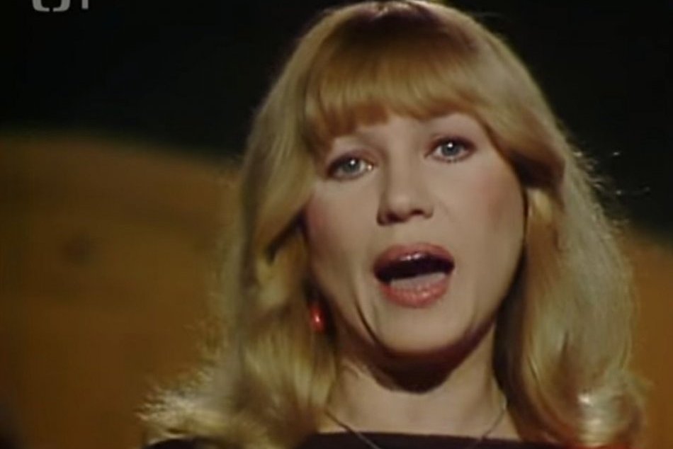 Zomrela česká herečka a speváčka Zuzana Burianová