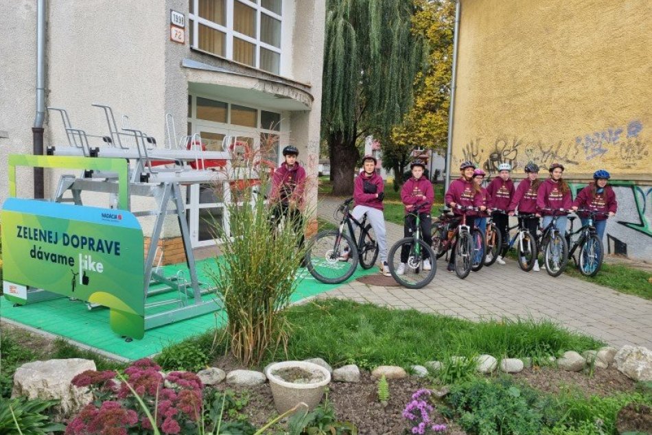 V Šali pribudol nový cyklostojan