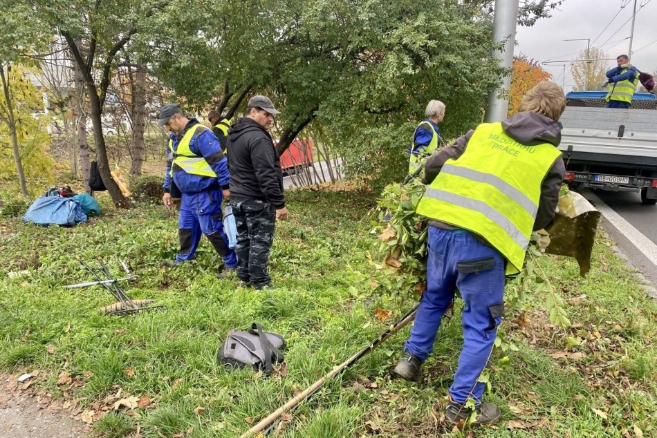 V OBRAZOCH: Údržba a revitalizácia zelene pri hlavnom ťahu v Bystrici