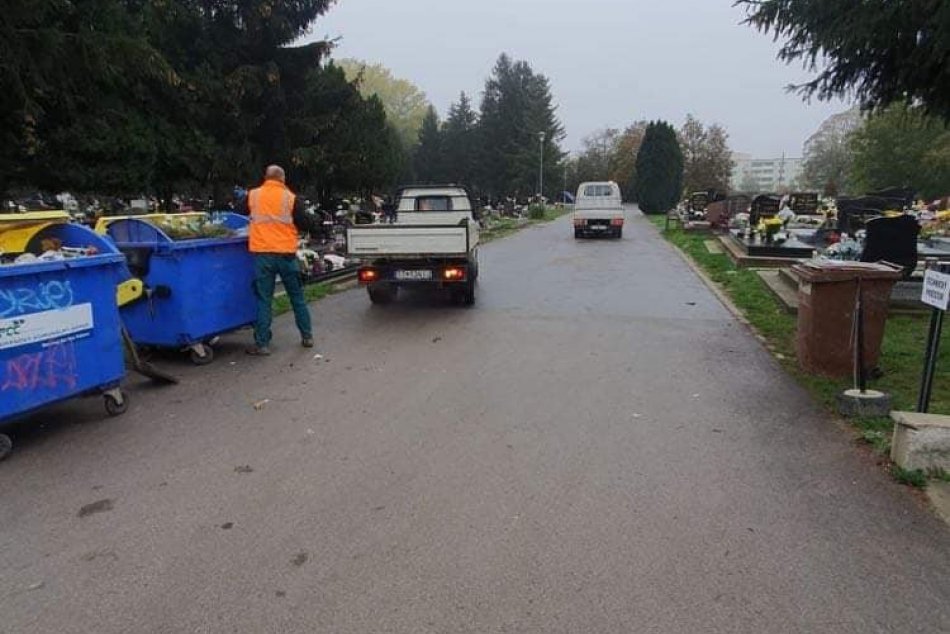 Odpad počas sviatkov na cintorínoch v Trnave
