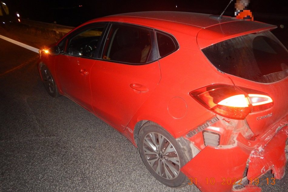 V OBRAZOCH: Polícia hľadá svedkov nehody na R1