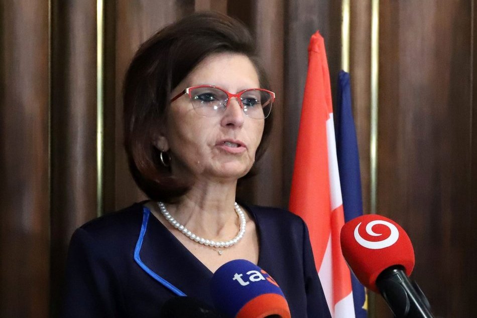 V OBRAZOCH: Primátorka Sliača Ľubica Balgová počas tlačovky k referendu