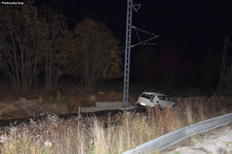 Objektívom: Opitý Portugalčan skončil s autom v koľajisku