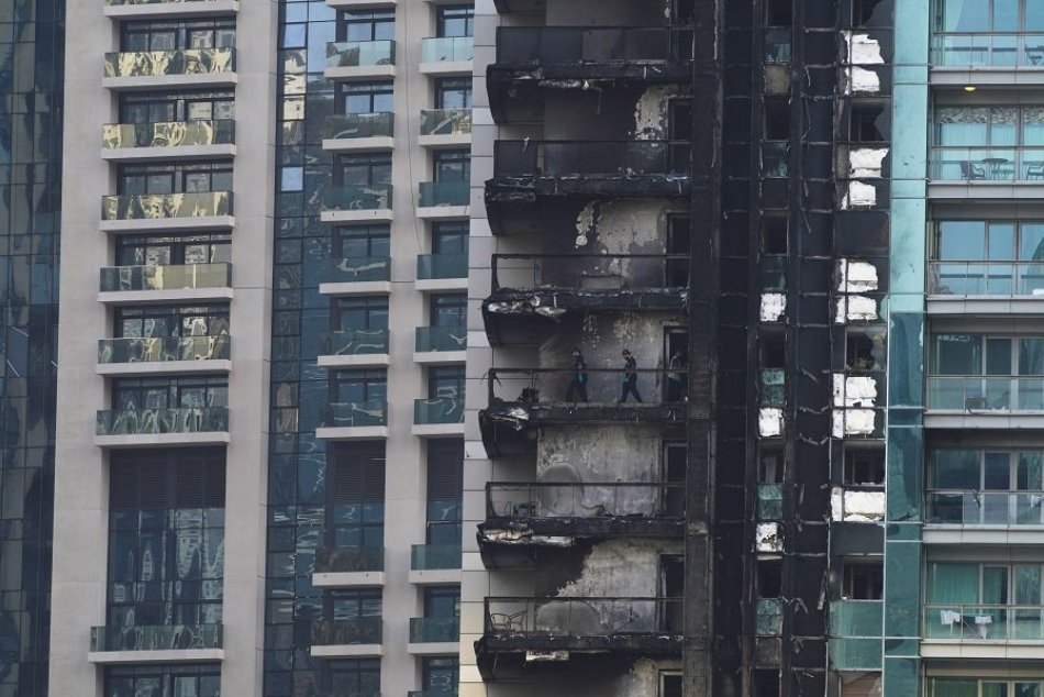FOTO: Mrakodrap v blízkosti Burdž chalífy zachvátili plamene