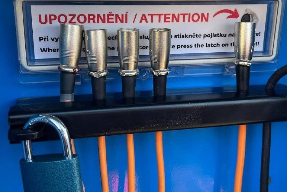 Nabíjacia stanica na elektrobicykle vo Veľkom Záluží
