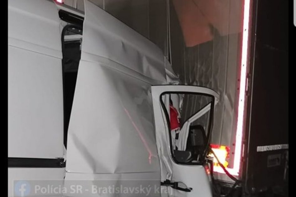 Objektívom: Smrteľná nehoda na D2 si vyžiadala život vodiča dodávky