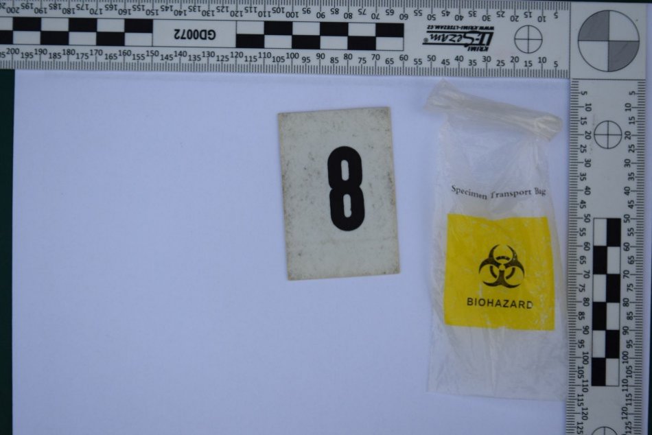 V OBRAZOCH: U ženy z Klenovca našli policajti drogy