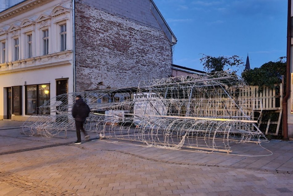 Hviezdnu oblohu museli po páde demontovať