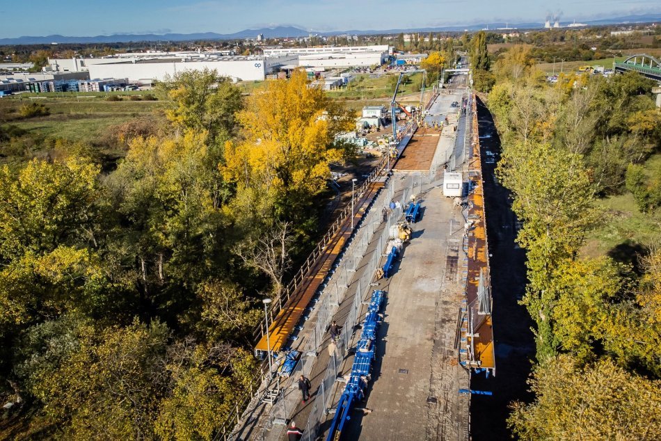 Práce na moste v Hlohovci