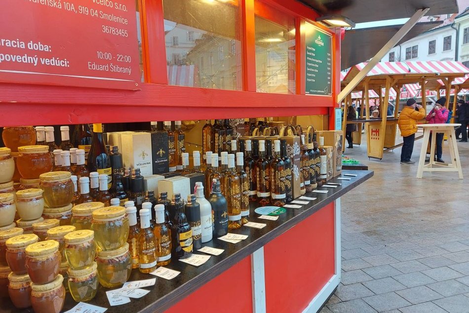 Vianočné trhy v Bratislave, Hlavné námestie