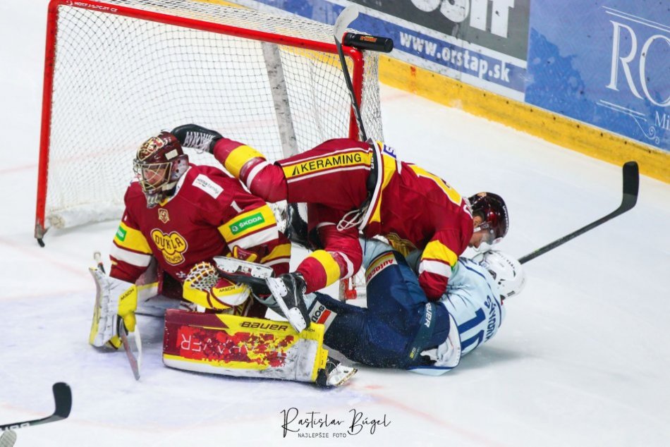 21. kolo: HK Nitra - HK Dukla Trenčín 3:4 (1:2, 1:1, 1:1)