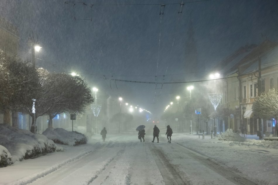 Objektívom: Zasnežený Prešov bol využitý aj na bežkovanie