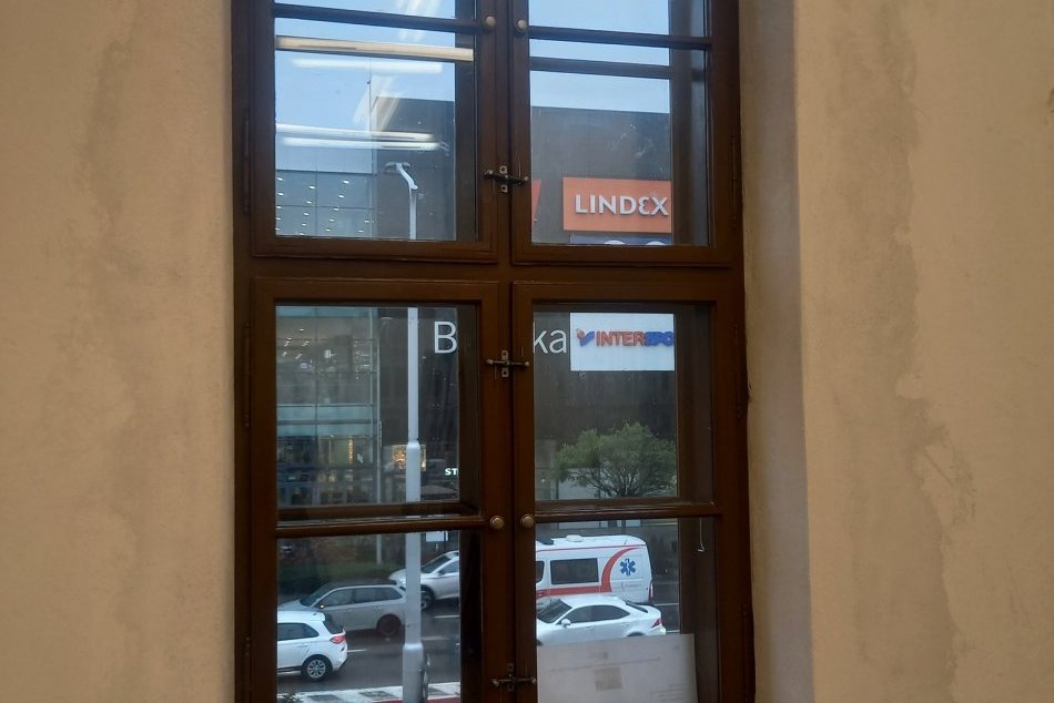 Obnova okien na tržnici