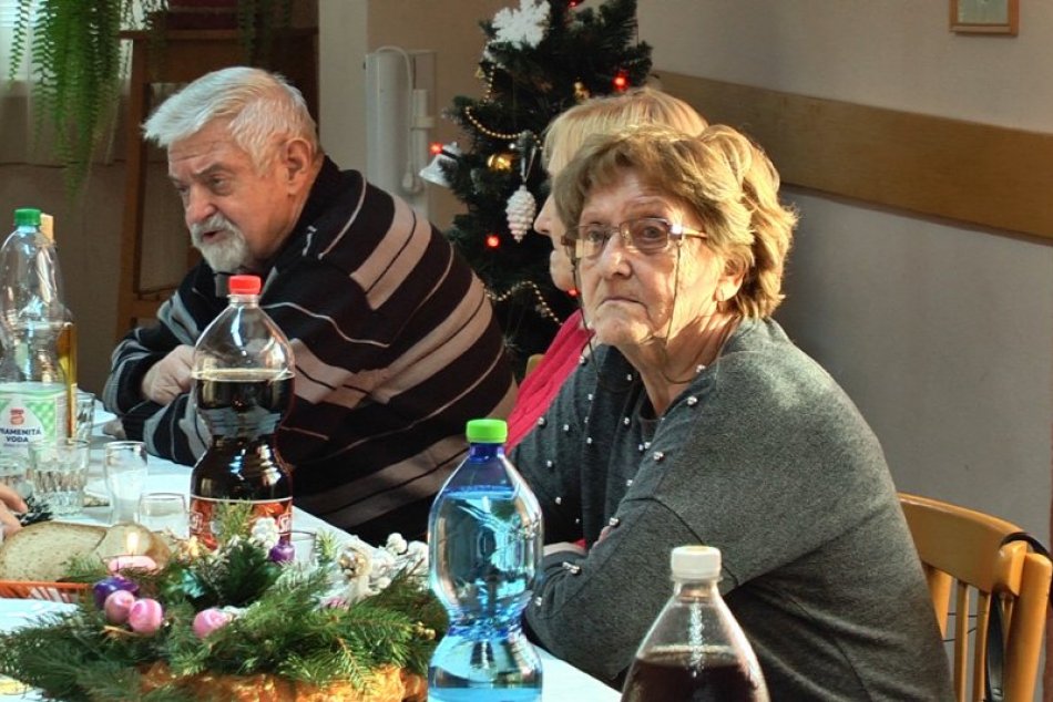 Vianočná kapustnica potešila seniorov