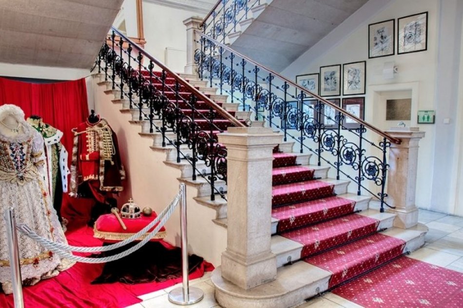 Kaštieľ Mojmírovce