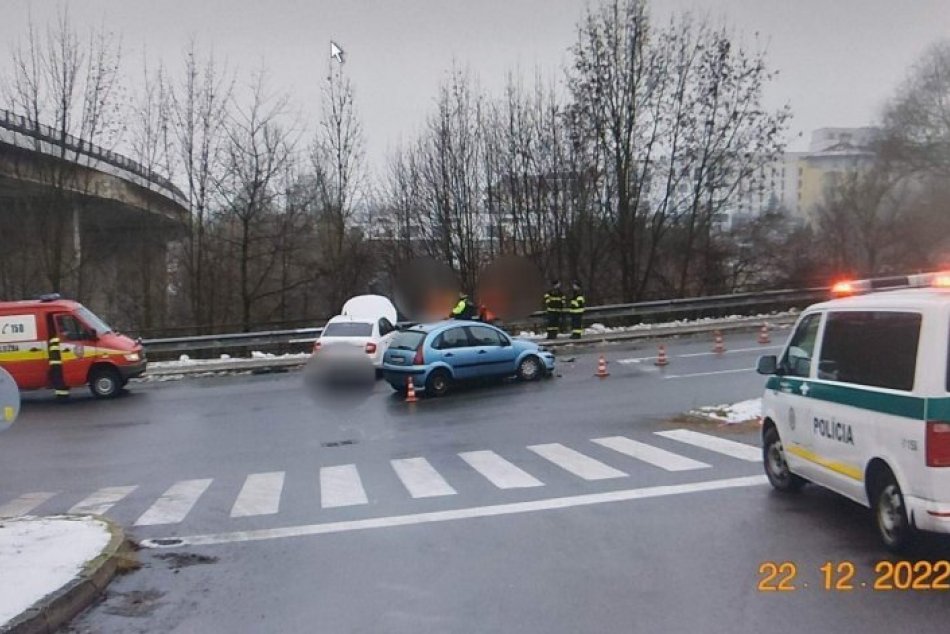 V OBRAZOCH: Nehoda na Tajovského ulici v Bystrici