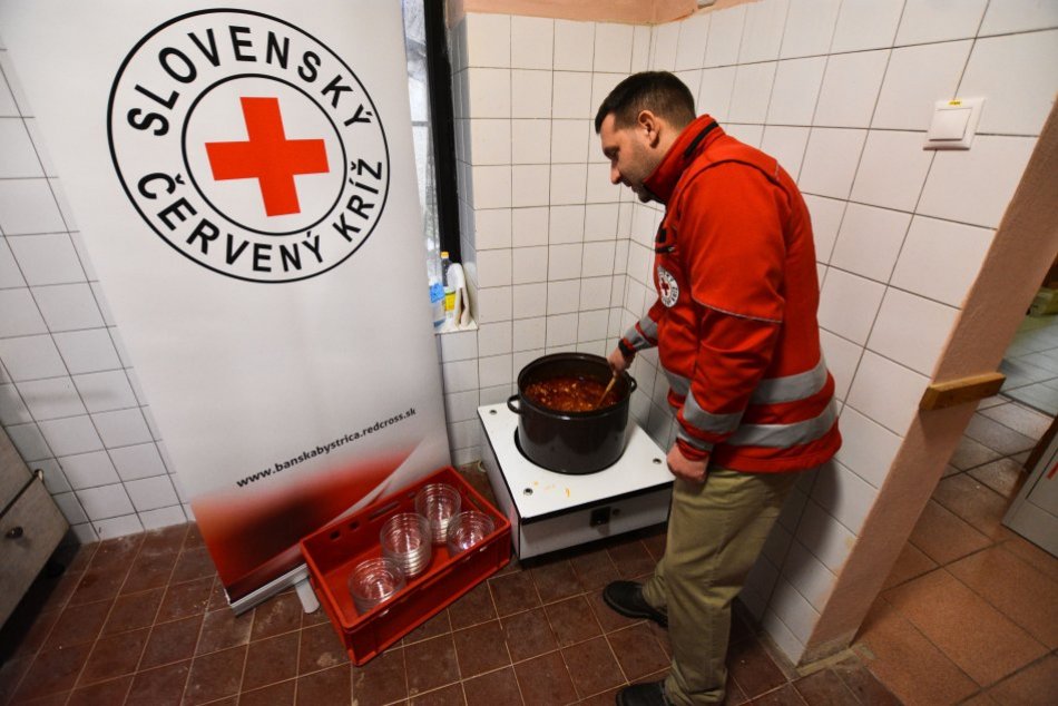 V OBRAZOCH: V nocľahárni pripravili pre ľudí bez domova tradičný Dračí dych