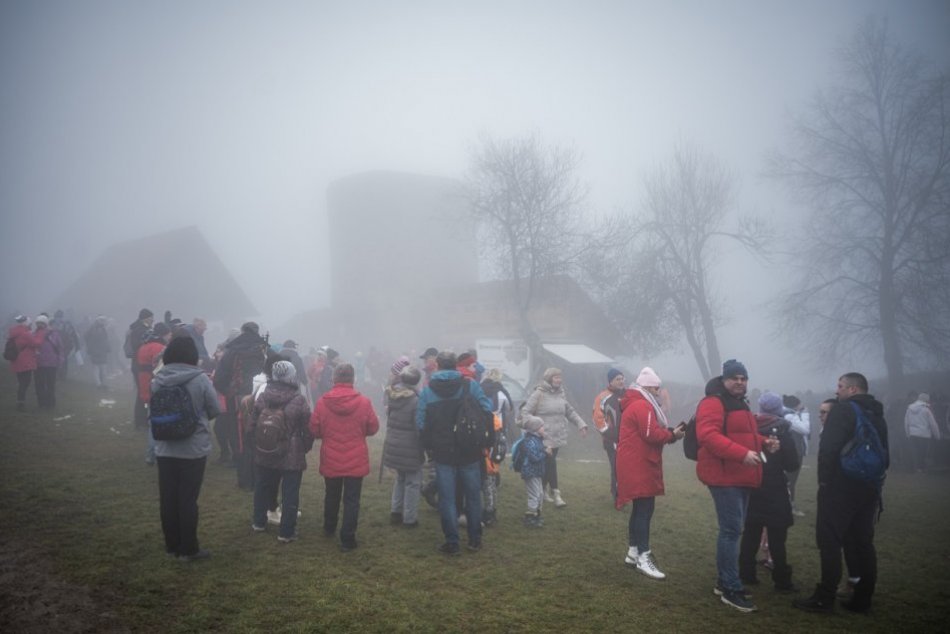 Objektívom: Hrad Šariš na Silvestra privítal mnohých návštevníkov