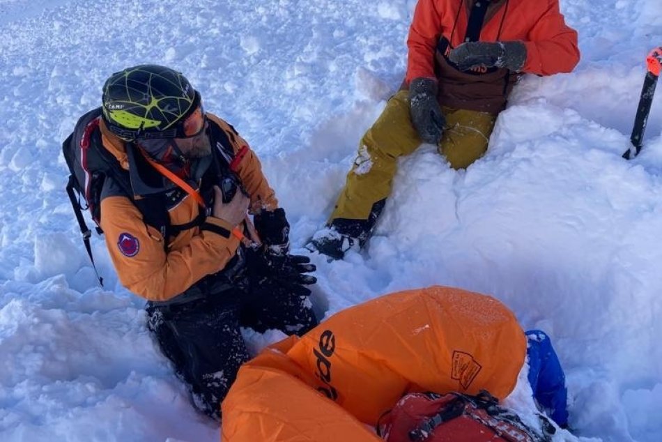 V OBRAZOCH: Lavíny v Nízkych Tatrách strhli lyžiarov