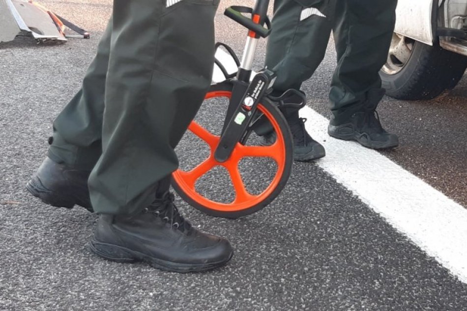 V OBRAZOCH: Pri tragickej nehode na R1 vyhasol život mladého muža