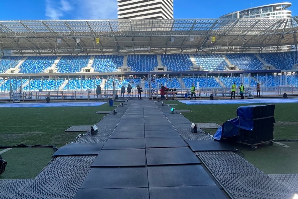 Hokej pod holým nebom v Bratislave