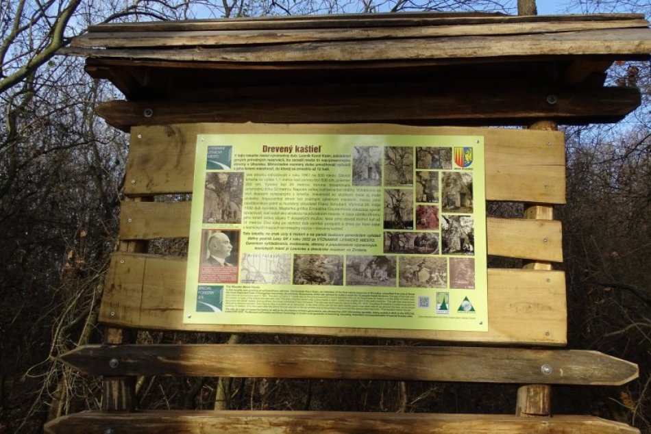 Lesníci vysadili dub na mieste, kde stál Drevený kaštieľ v Želiezovciach