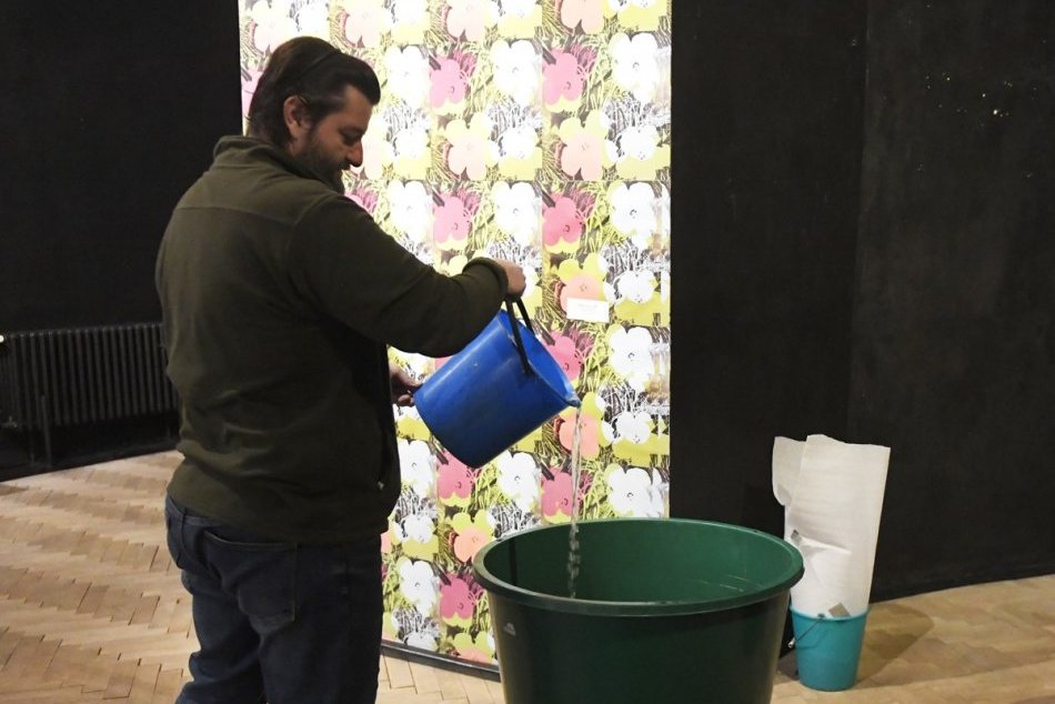 Objektívom: V medzilaboreckom múzeu je problém so zatekaním strechy