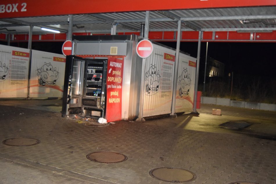 V OBRAZOCH: Páchateľ vykradol bystrické automaty