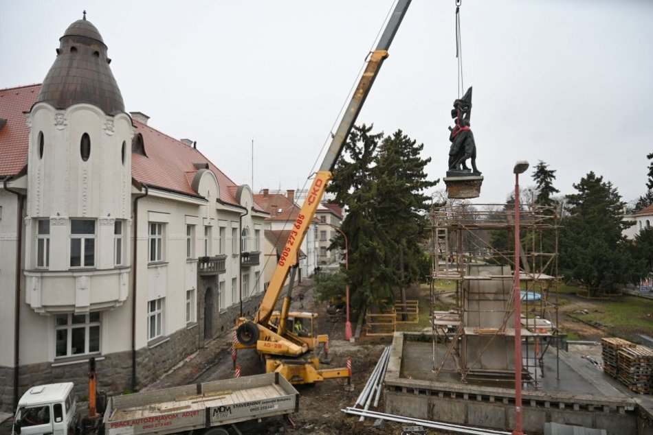 Z Námestia SNP odviezli známe súsošie