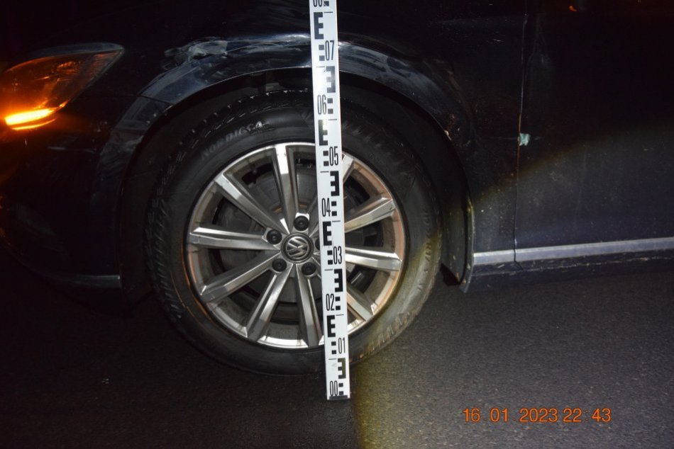 V OBRAZOCH: Ťuknuté autá na parkovisku