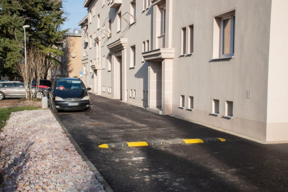 Vnútroblok v centre Nitry má novú cestu