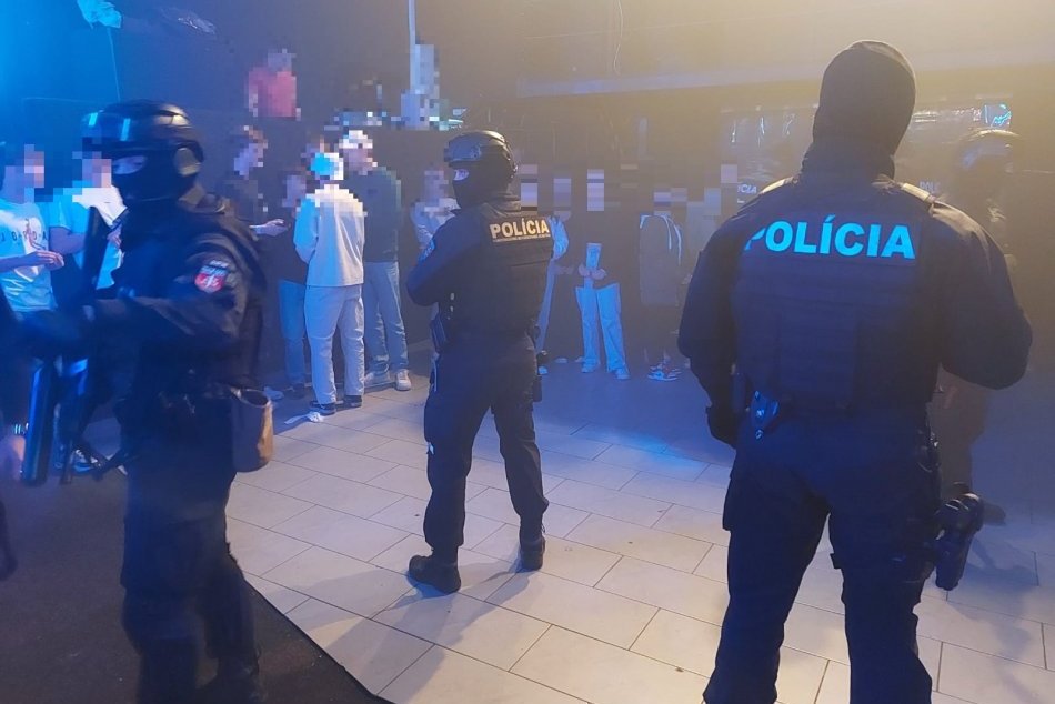 Policajná akcia v podnikoch