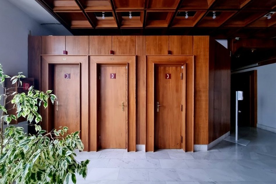 NR SR - telefónne búdky a kabíny pre novinárov