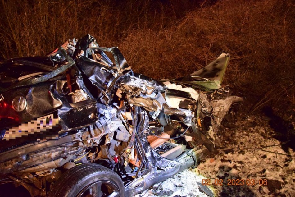 Nehoda, pri ktorej auto zrámoval vlak